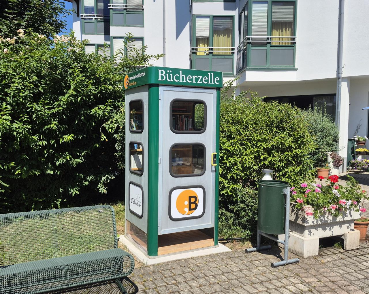 Bücherzelle Elsbethen am Gemeindevorplatz